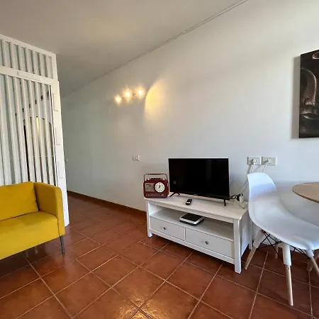 Practical And Cozy In Southern Arona *
