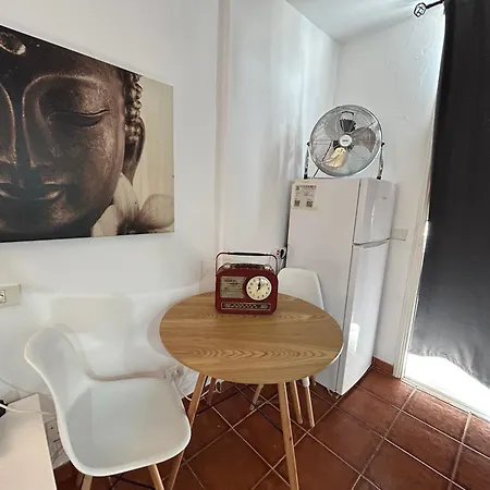 Practical And Cozy In Southern Arona